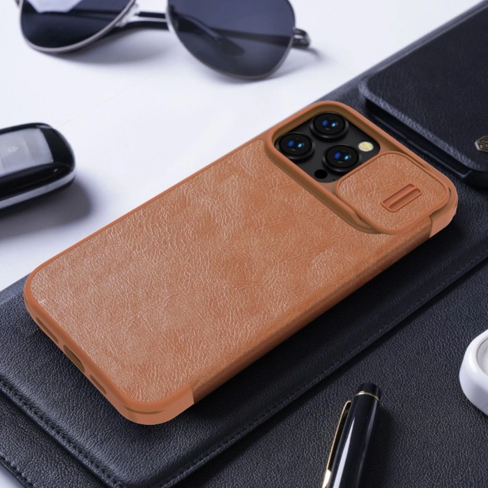 Nillkin Qin Leather Pro Case etui iPhone 14 Pro Max osłona na aparat kabura pokrowiec obudowa z klapką czerwony