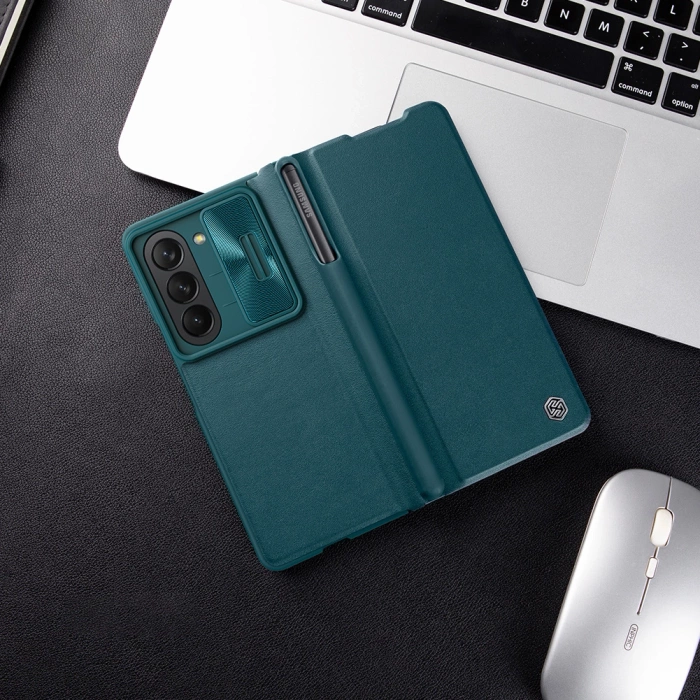 Skórzane etui z klapką i osłoną aparatu do Samsung Galaxy Z Fold 5 Nillkin Qin Leather Pro - złote