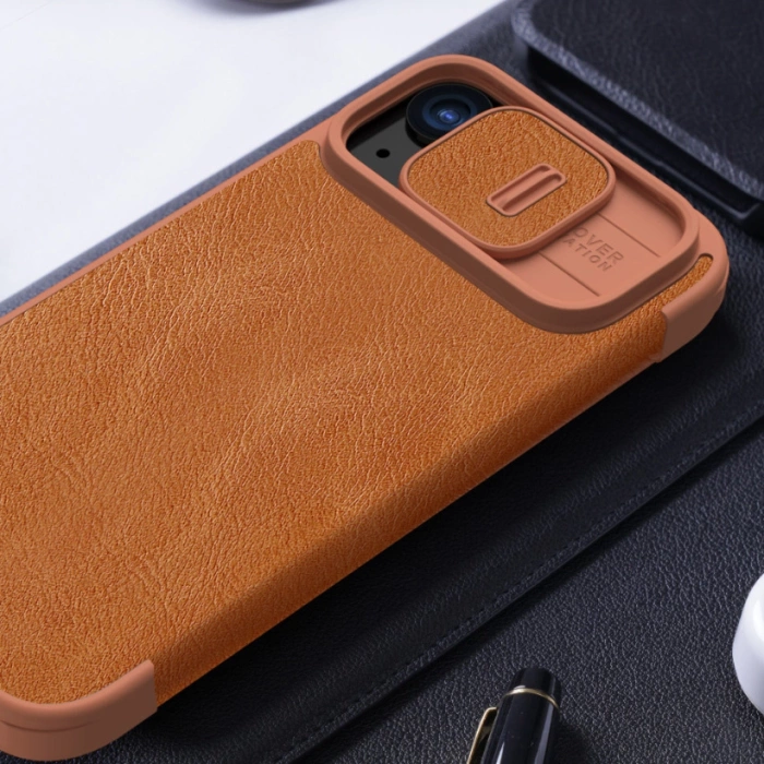 Skórzane etui z klapką osłoną aparatu do iPhone 15 Pro Max Nillkin Qin Pro Leather - brązowe