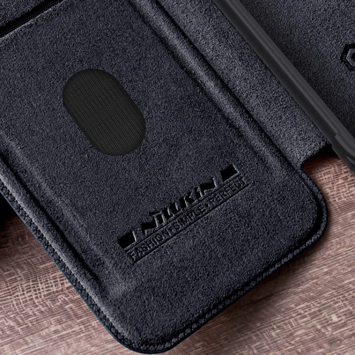 Skórzane etui z klapką osłoną aparatu do iPhone 15 Plus Nillkin Qin Pro Leather - brązowe