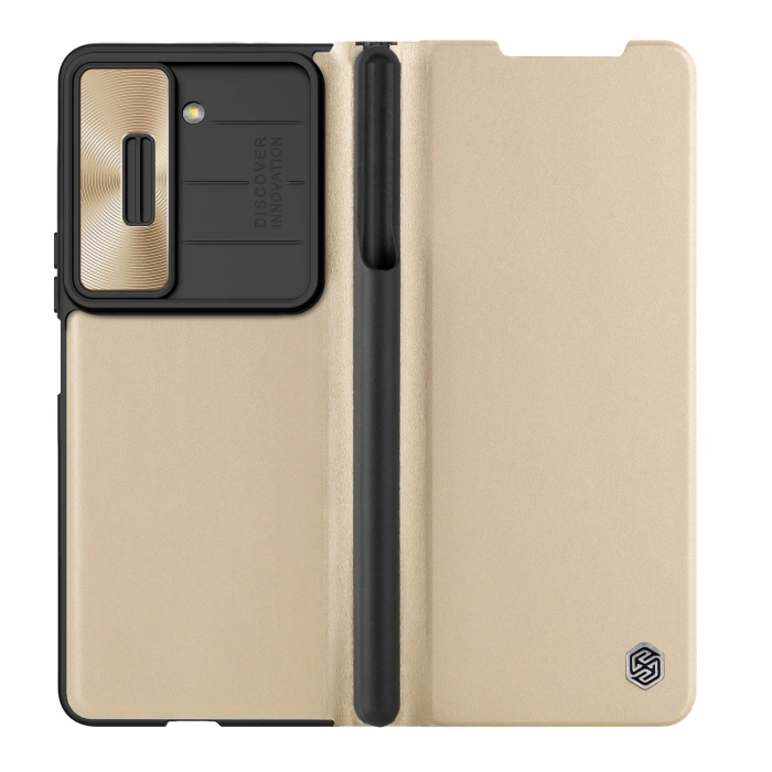 Skórzane etui z klapką i osłoną aparatu do Samsung Galaxy Z Fold 5 Nillkin Qin Leather Pro - złote